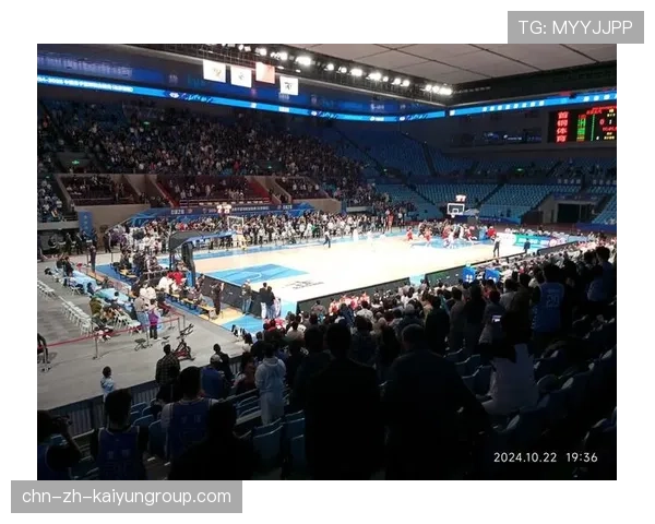 冠军球队球员参与公益拍卖筹款支持基层体育设施,冠军球场 冠军球队球员参与公益拍卖筹款支持基层体育设施,冠军球场