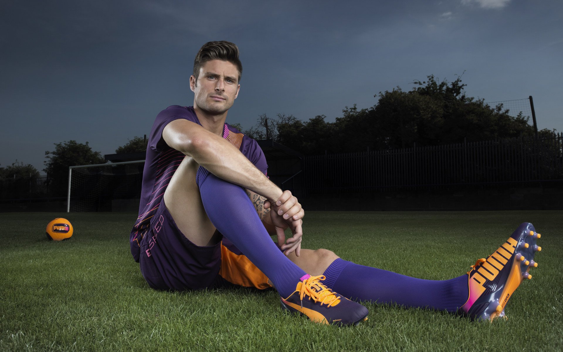 欧洲杯边裁与主裁的配合被专业人士点评，2020欧洲杯裁判服